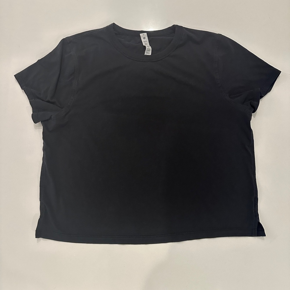 Black Lululemon Crop Top 10 (Like New)